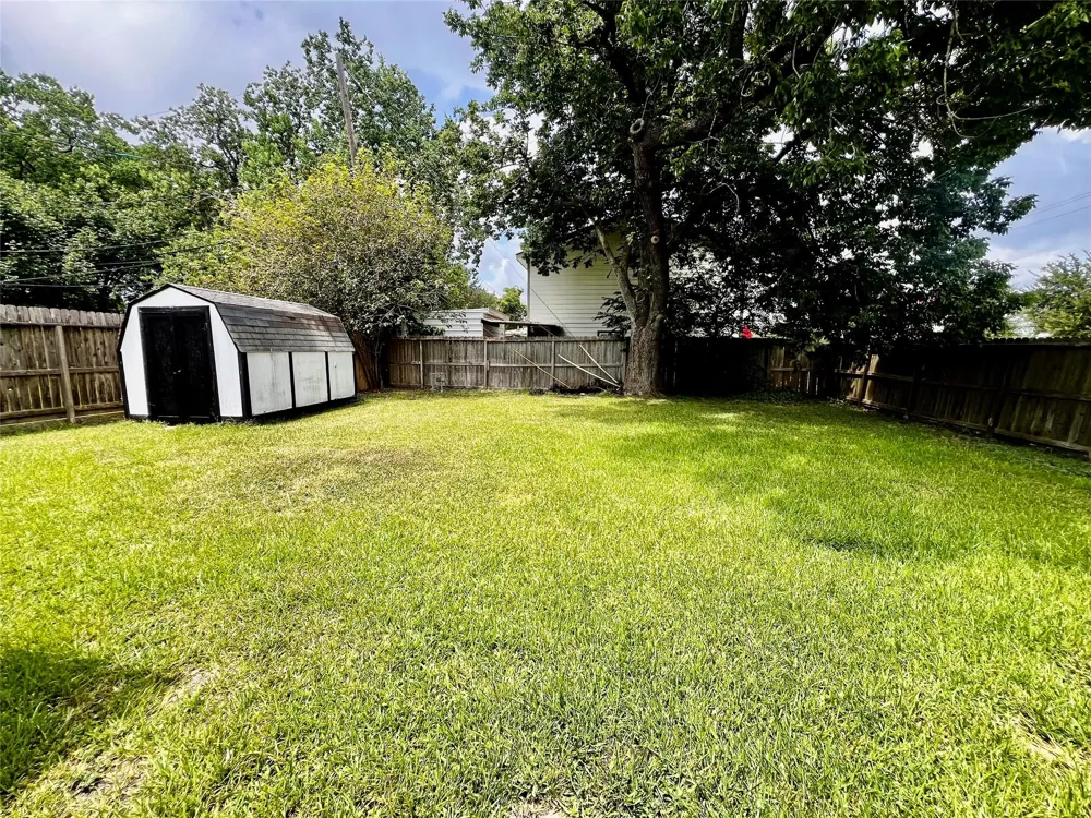 2102 Blueberry Lane Pasadena, TX 77502