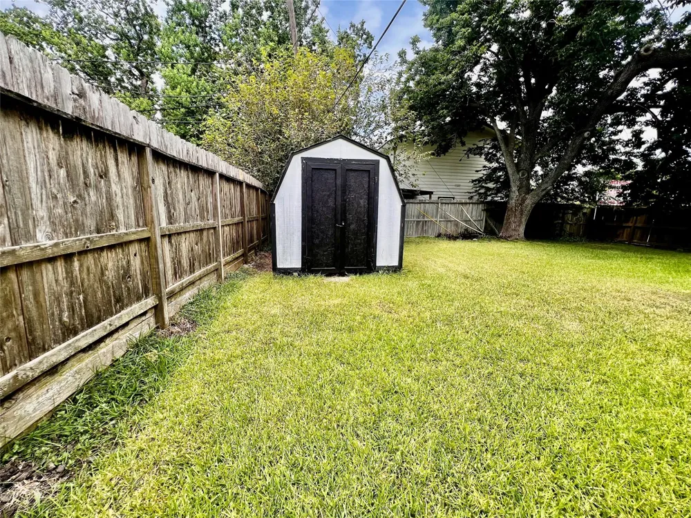 2102 Blueberry Lane Pasadena, TX 77502