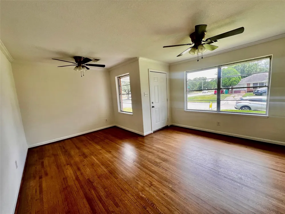2102 Blueberry Lane Pasadena, TX 77502