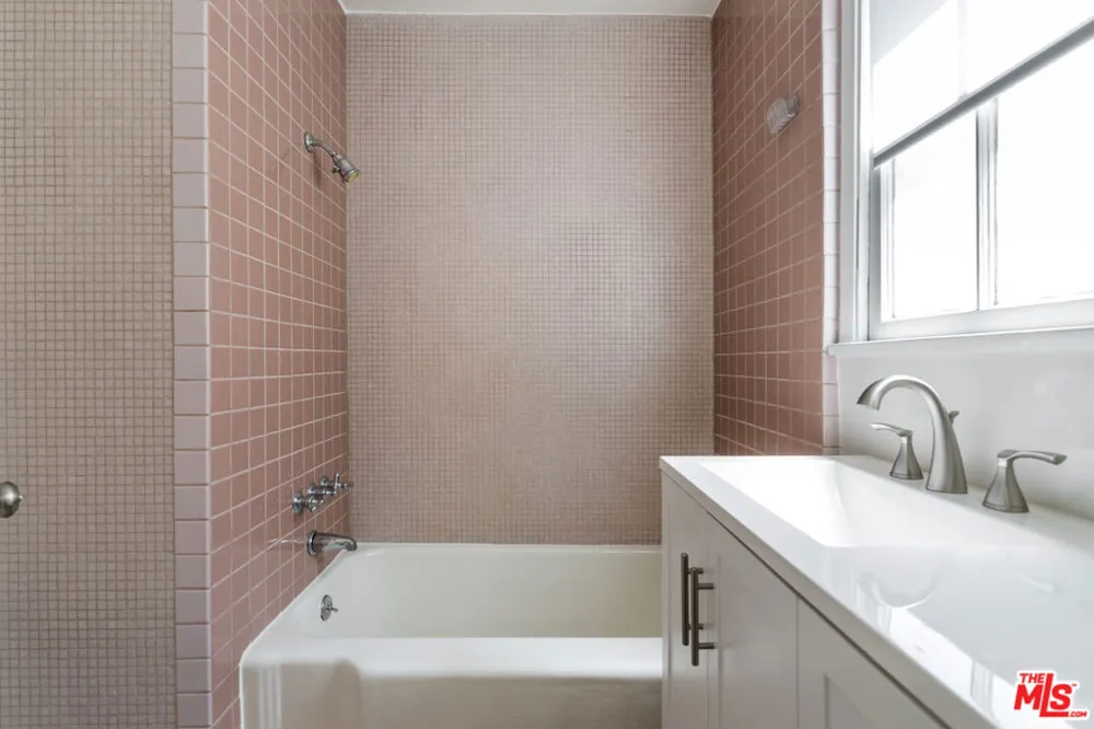 15222 Dickens Street Los Angeles, CA 91403