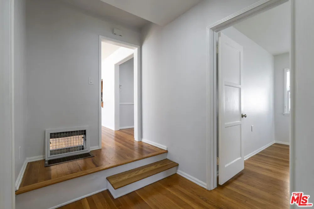 15222 Dickens Street Los Angeles, CA 91403