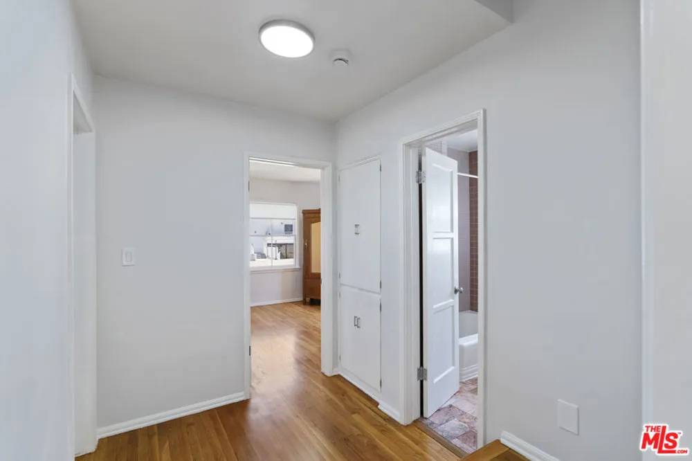 15222 Dickens Street Los Angeles, CA 91403