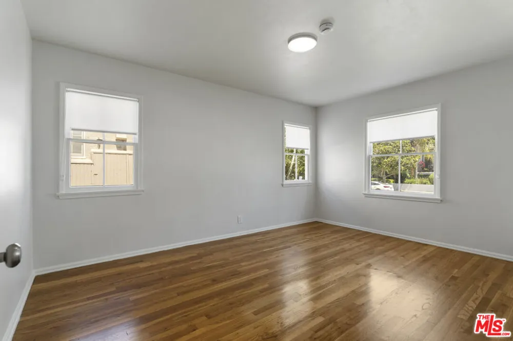 15222 Dickens Street Los Angeles, CA 91403