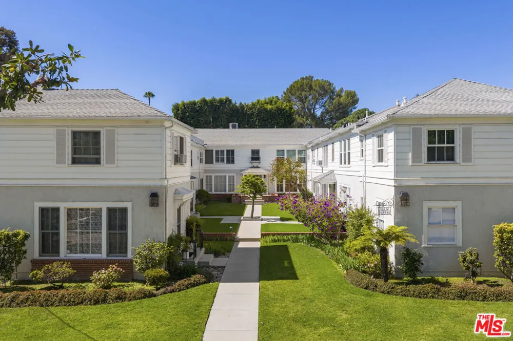 15222 Dickens Street Los Angeles, CA 91403