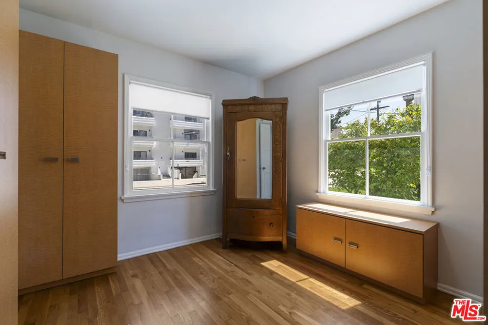 15222 Dickens Street Los Angeles, CA 91403