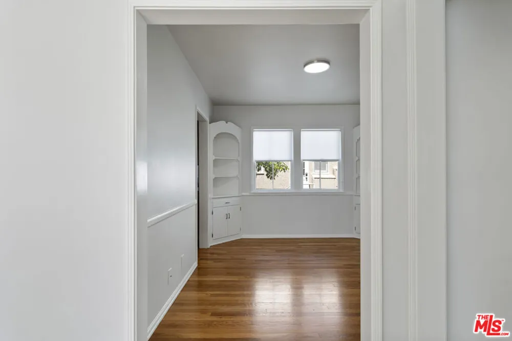 15222 Dickens Street Los Angeles, CA 91403