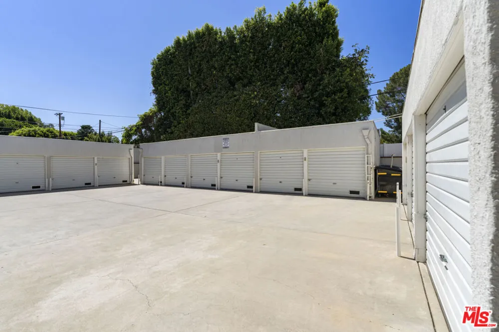 15222 Dickens Street Los Angeles, CA 91403