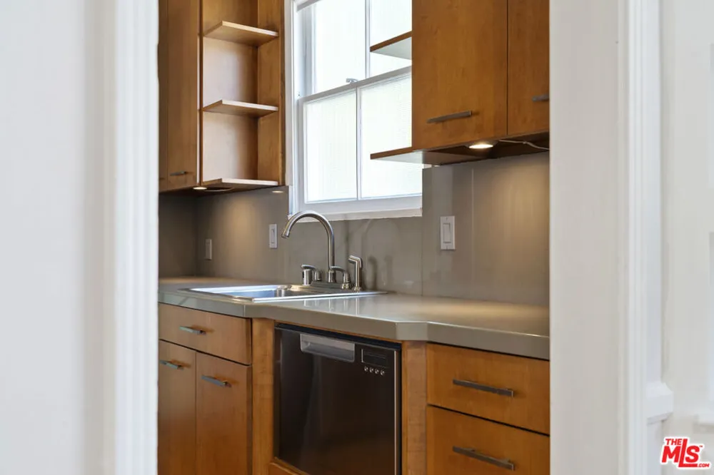 15222 Dickens Street Los Angeles, CA 91403