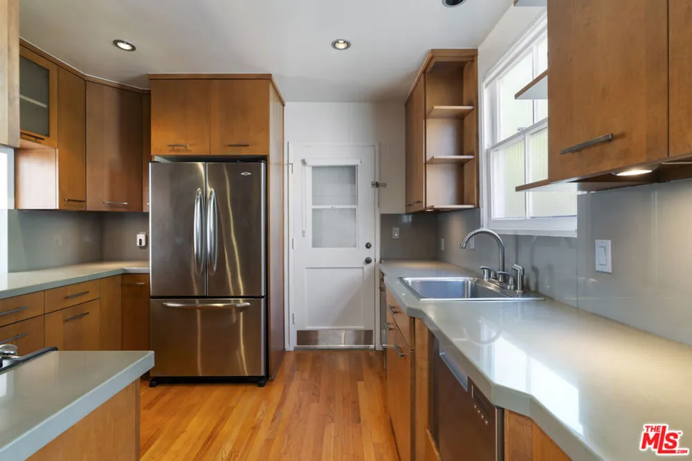 15222 Dickens Street Los Angeles, CA 91403