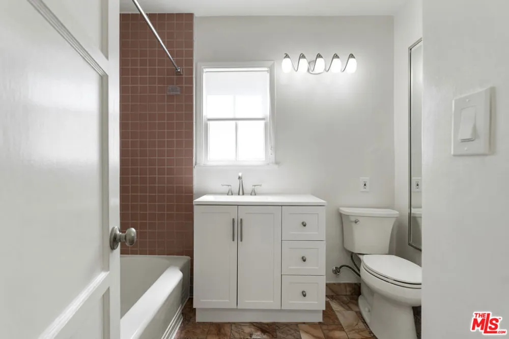 15222 Dickens Street Los Angeles, CA 91403