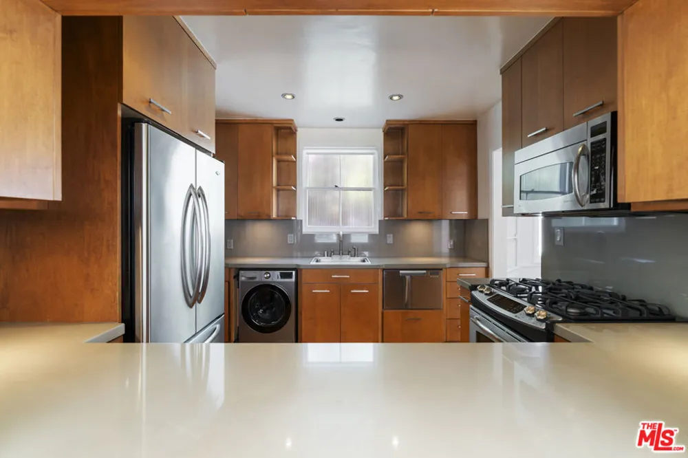 15222 Dickens Street Los Angeles, CA 91403
