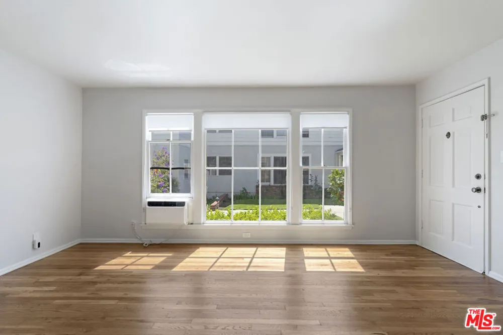 15222 Dickens Street Los Angeles, CA 91403