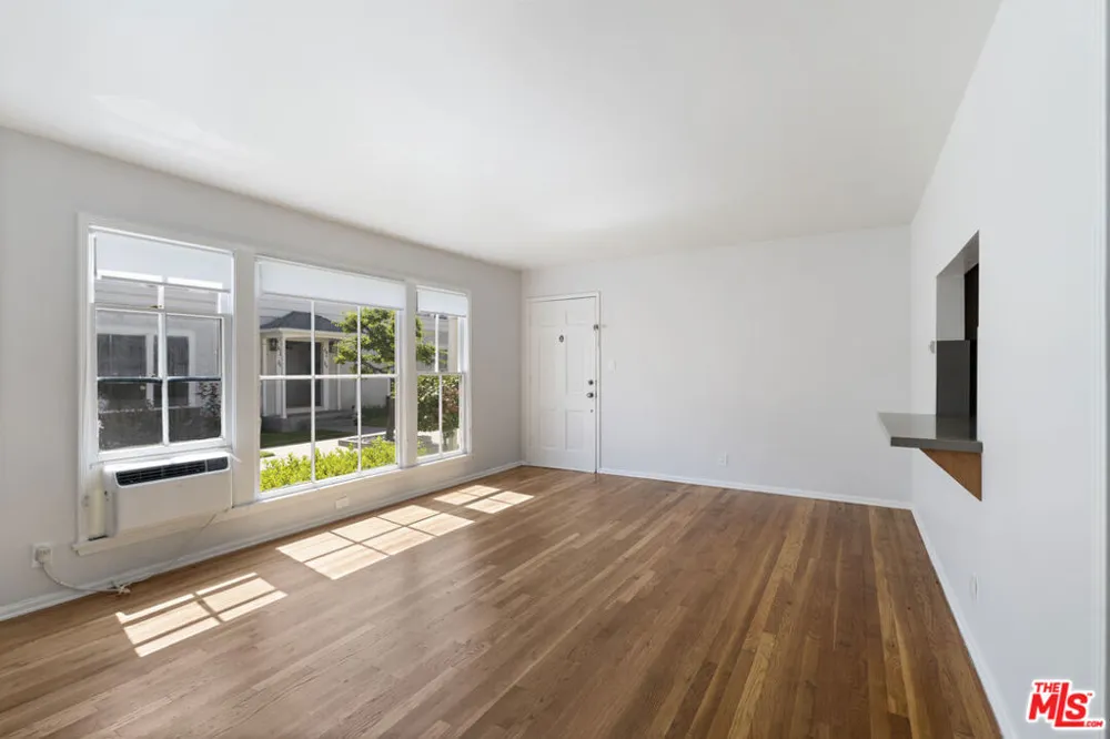 15222 Dickens Street Los Angeles, CA 91403