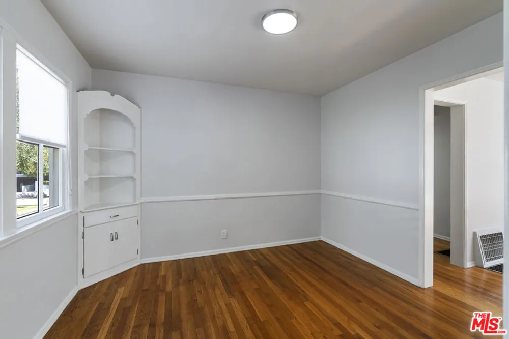 15222 Dickens Street Los Angeles, CA 91403