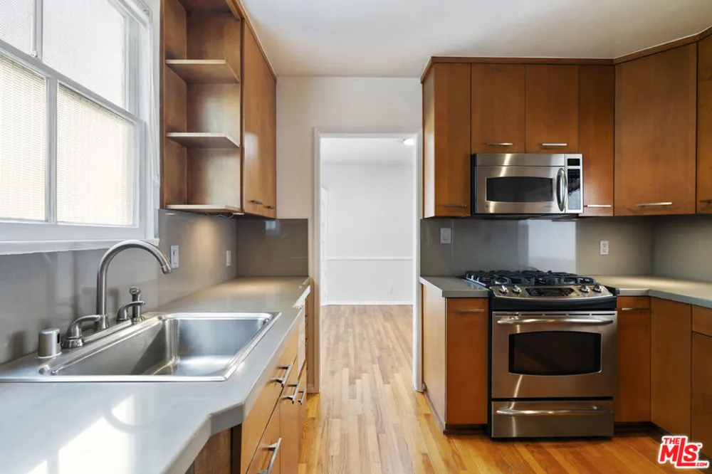 15222 Dickens Street Los Angeles, CA 91403