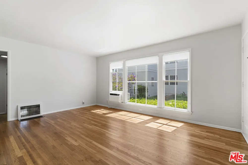 15222 Dickens Street Los Angeles, CA 91403