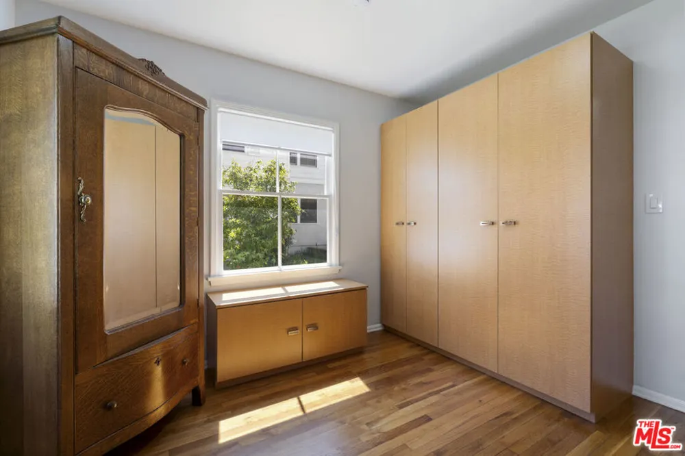 15222 Dickens Street Los Angeles, CA 91403