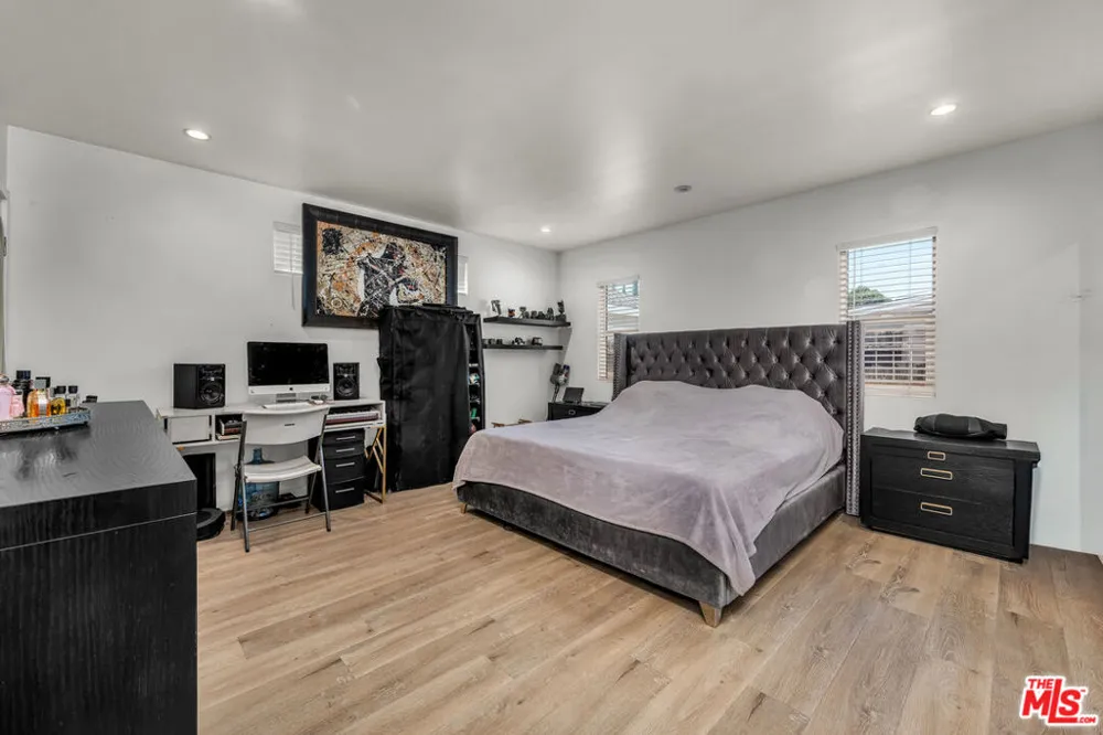 6729 Ensign Avenue Los Angeles, CA 91606