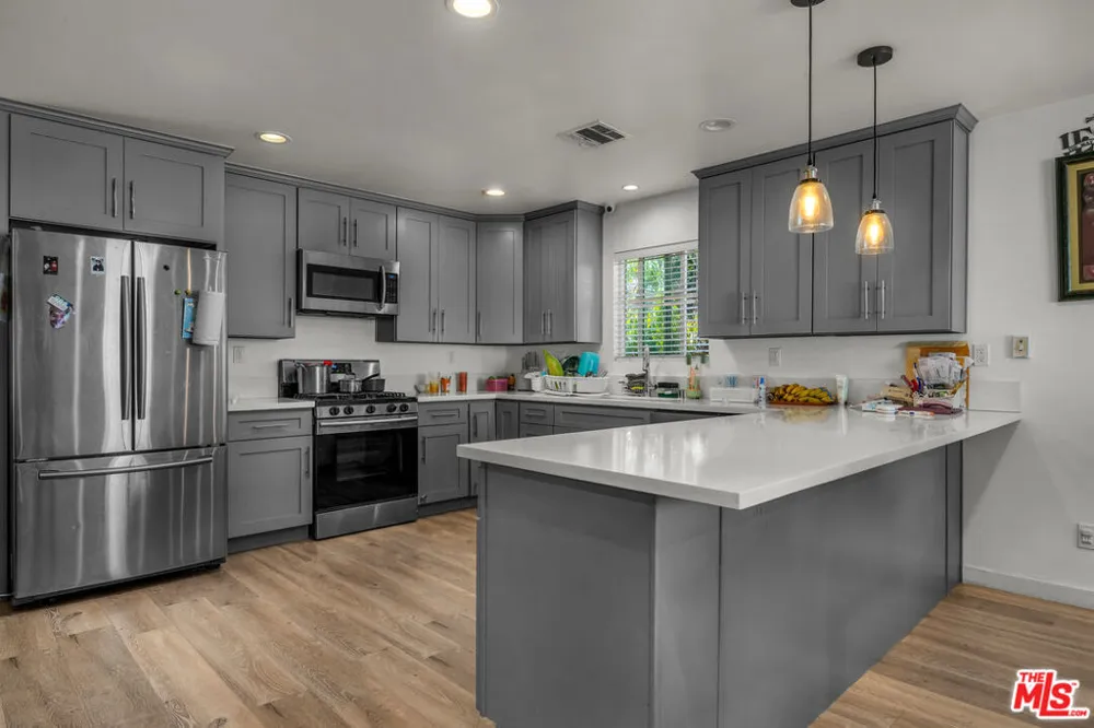 6729 Ensign Avenue Los Angeles, CA 91606