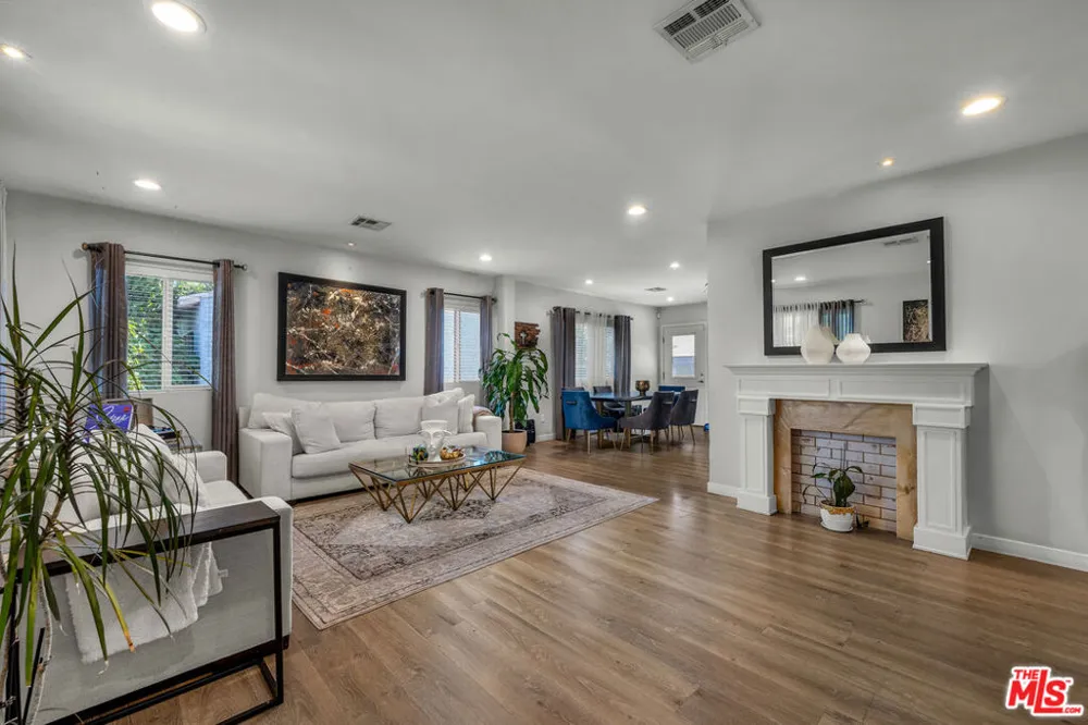 6729 Ensign Avenue Los Angeles, CA 91606