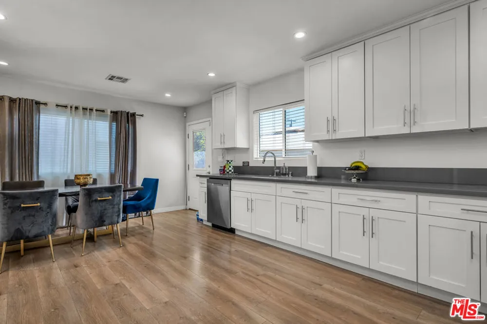 6729 Ensign Avenue Los Angeles, CA 91606