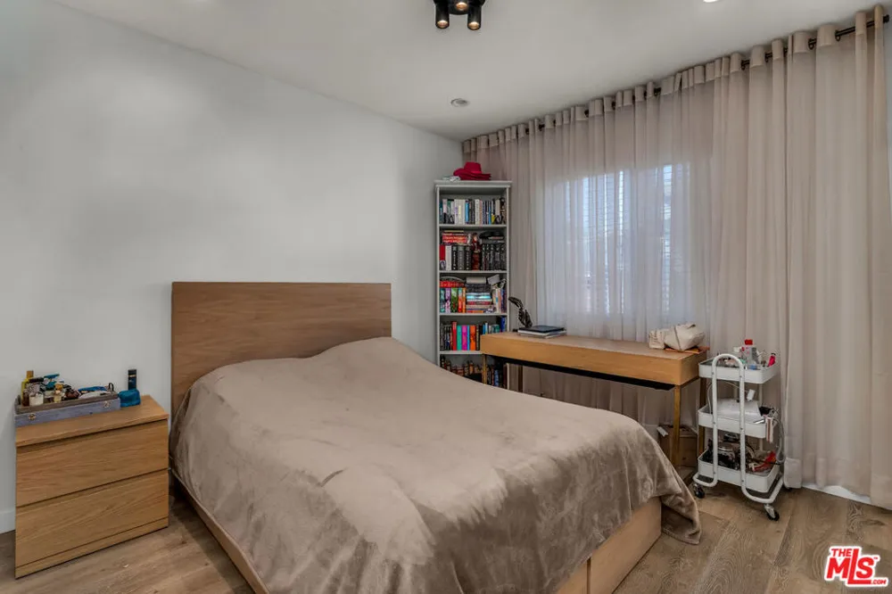 6729 Ensign Avenue Los Angeles, CA 91606