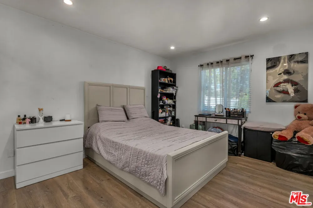 6729 Ensign Avenue Los Angeles, CA 91606