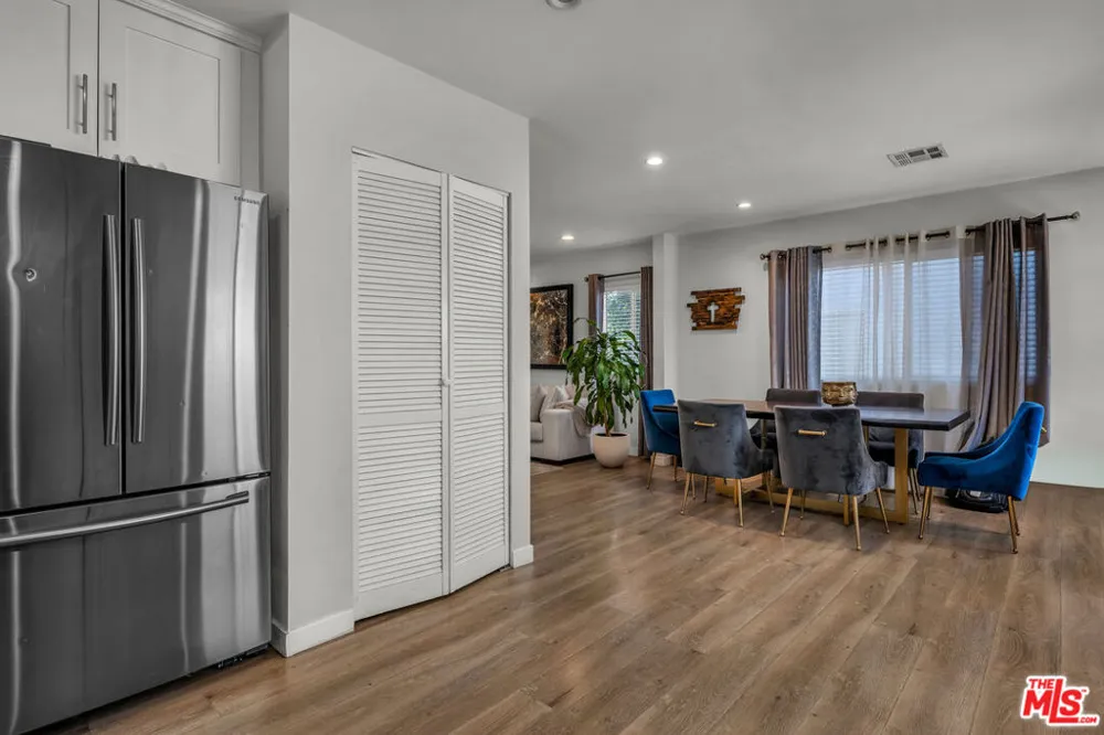 6729 Ensign Avenue Los Angeles, CA 91606