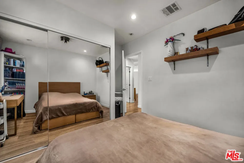 6729 Ensign Avenue Los Angeles, CA 91606
