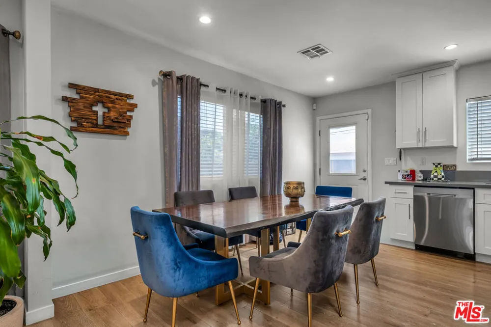 6729 Ensign Avenue Los Angeles, CA 91606