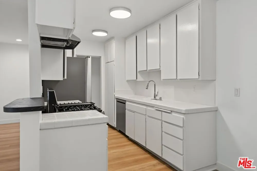 16169 W Sunset Boulevard #203 Los Angeles, CA 90272