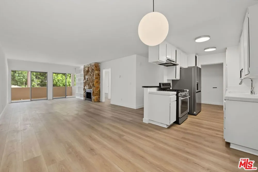 16169 W Sunset Boulevard #203 Los Angeles, CA 90272
