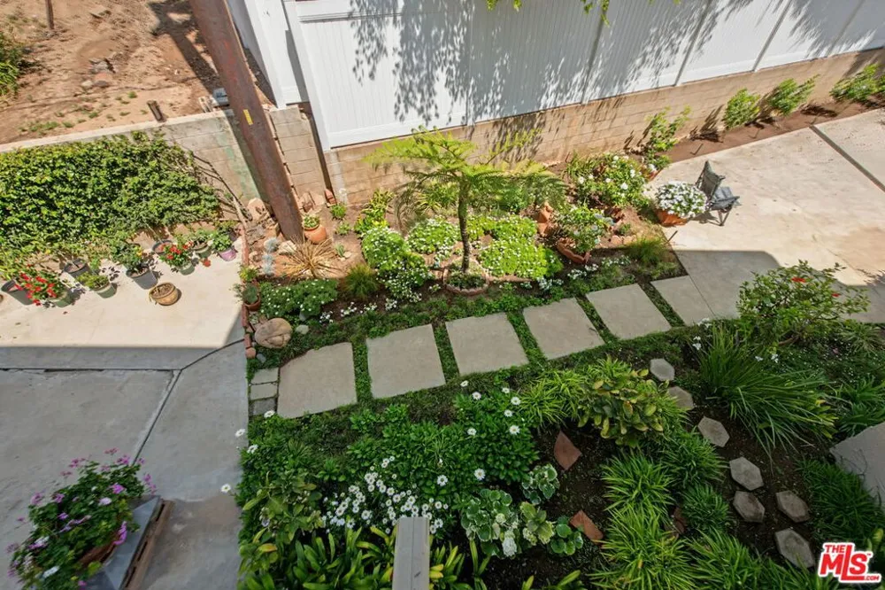 16169 W Sunset Boulevard #203 Los Angeles, CA 90272
