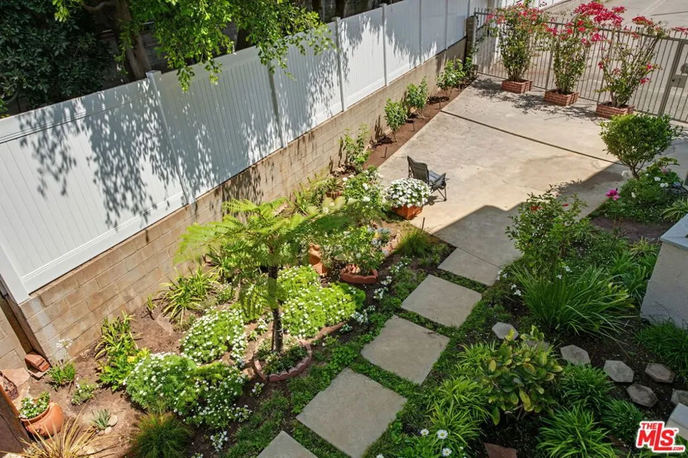 16169 W Sunset Boulevard #203 Los Angeles, CA 90272