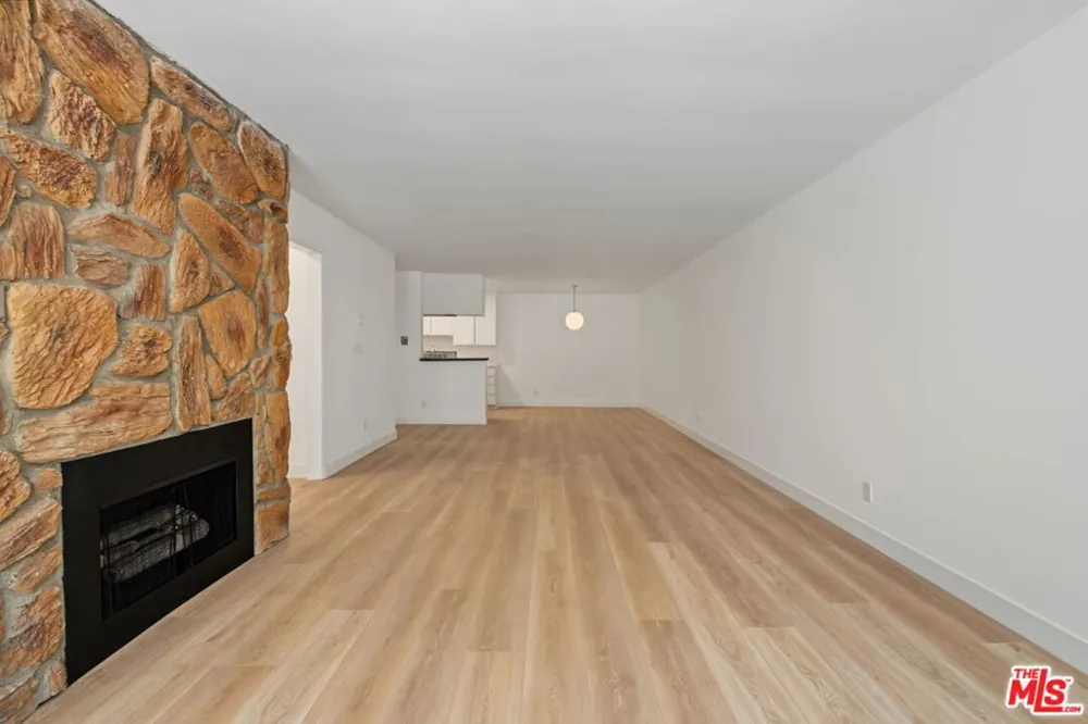 16169 W Sunset Boulevard #203 Los Angeles, CA 90272