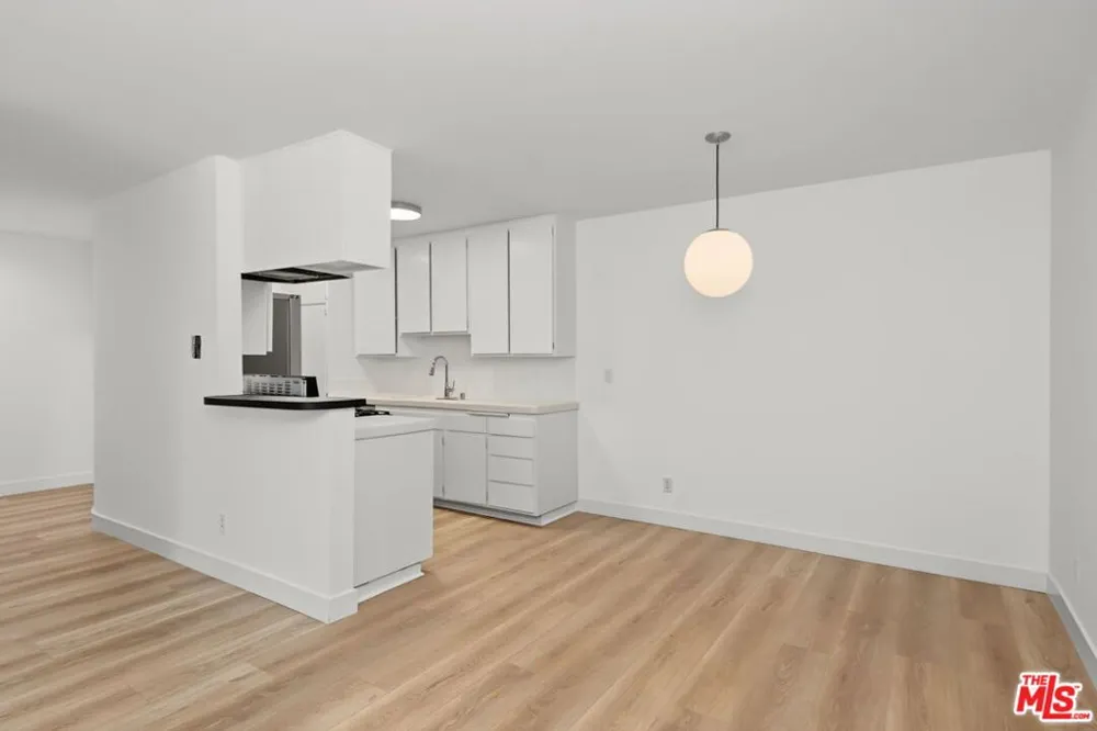 16169 W Sunset Boulevard #203 Los Angeles, CA 90272