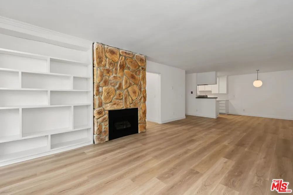 16169 W Sunset Boulevard #203 Los Angeles, CA 90272
