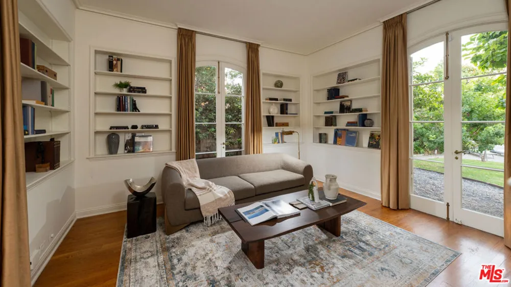 528 Chautauqua Boulevard Los Angeles, CA 90272