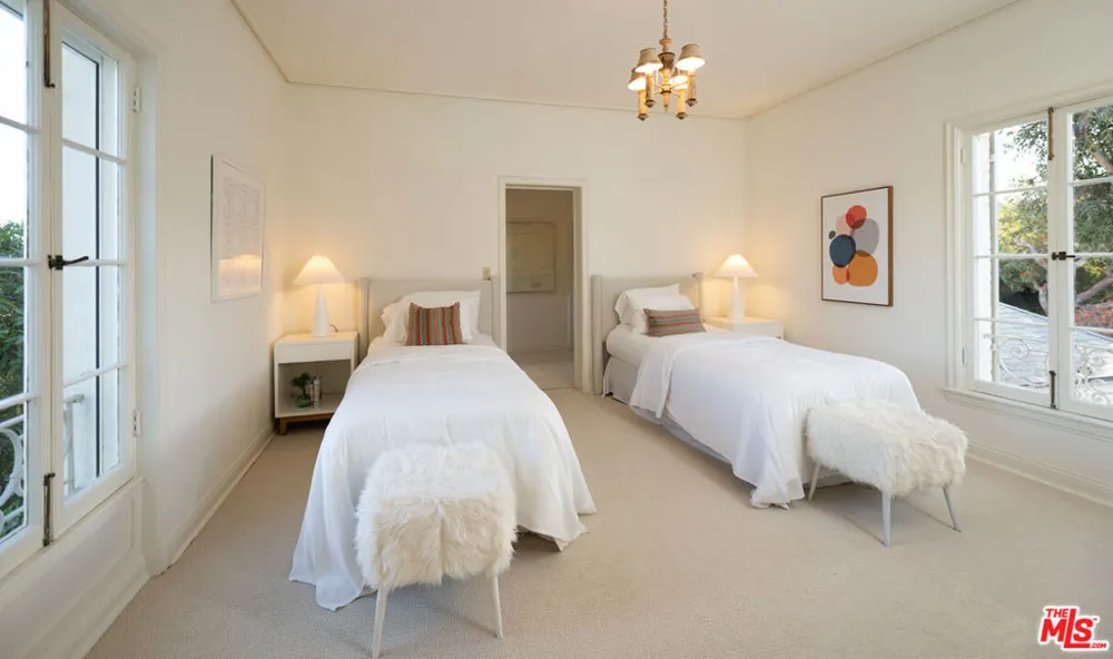 528 Chautauqua Boulevard Los Angeles, CA 90272