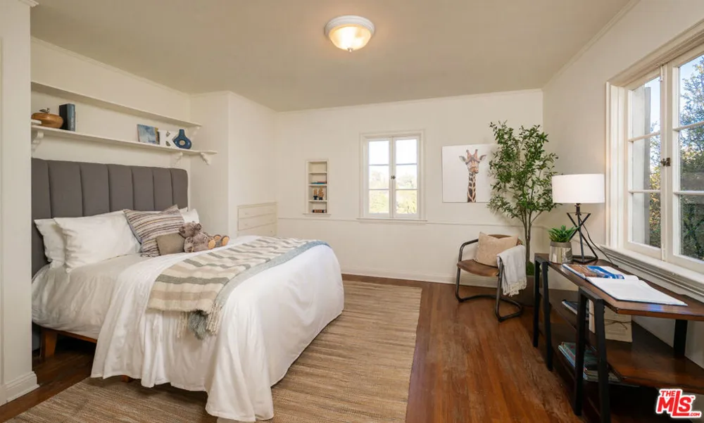 528 Chautauqua Boulevard Los Angeles, CA 90272