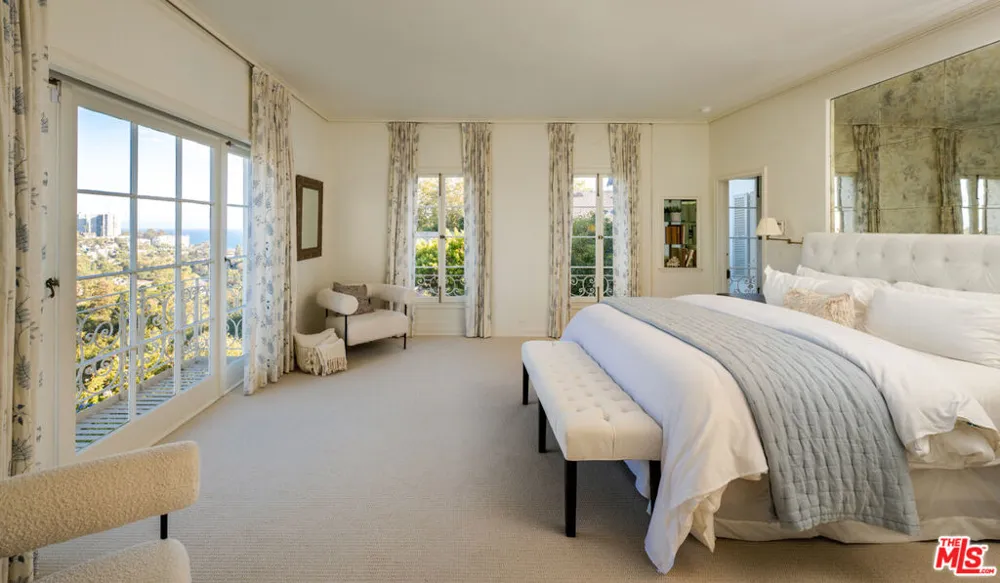 528 Chautauqua Boulevard Los Angeles, CA 90272
