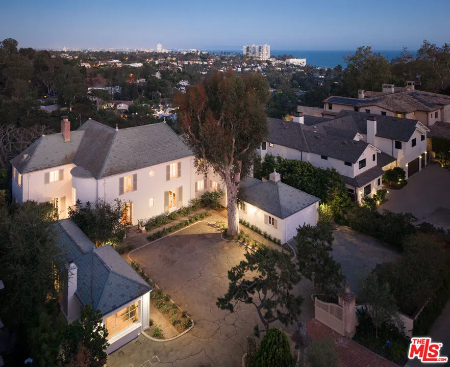 528 Chautauqua Boulevard Los Angeles, CA 90272