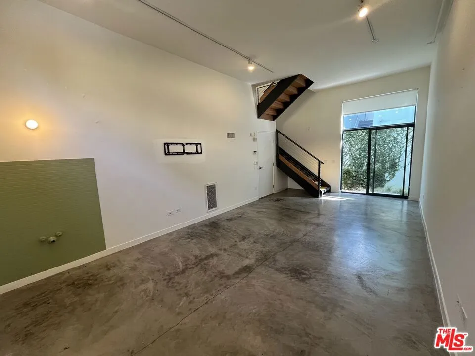 320 Indiana Avenue #B Venice, CA 90291