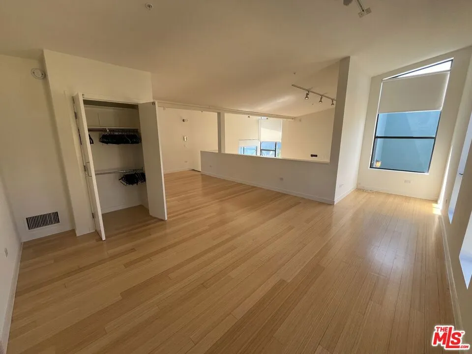 320 Indiana Avenue #B Venice, CA 90291