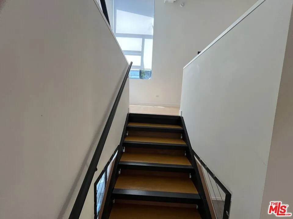 320 Indiana Avenue #B Venice, CA 90291