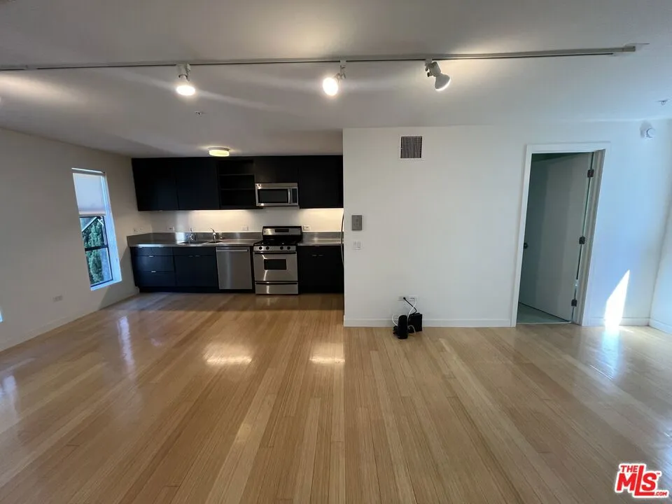 320 Indiana Avenue #B Venice, CA 90291