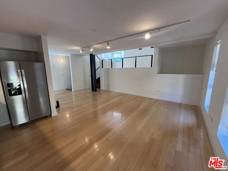 320 Indiana Avenue #B Venice, CA 90291