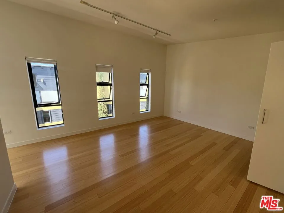 320 Indiana Avenue #B Venice, CA 90291