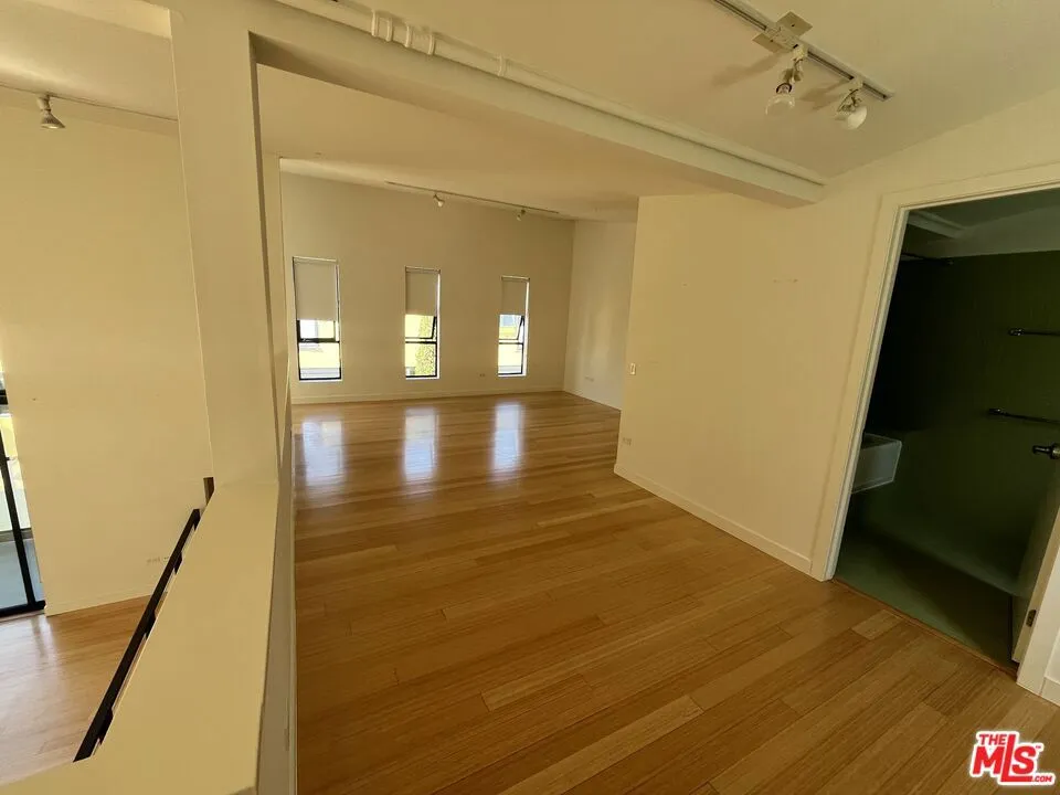 320 Indiana Avenue #B Venice, CA 90291