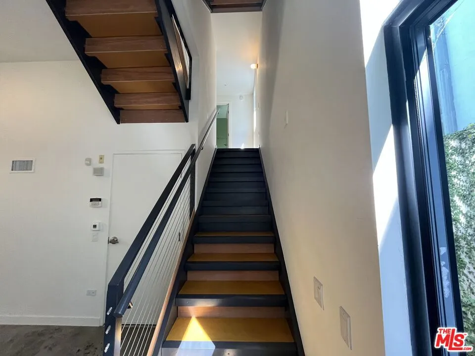 320 Indiana Avenue #B Venice, CA 90291